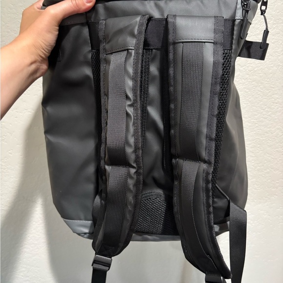 Bigfoot Insulated Backpack Cooler Black and Gray Men's Backpack - Picture 4 of 5